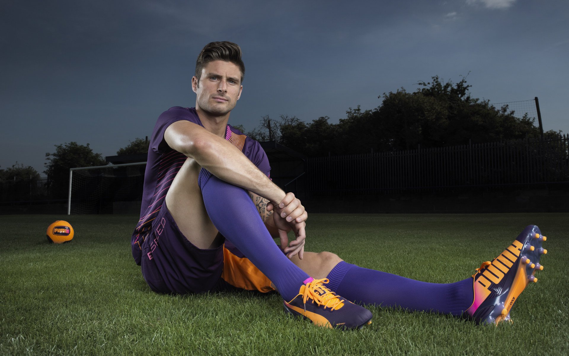 赛道上的毫厘之争，拉塞尔刷新纪录助梅赛德斯险胜迈凯伦