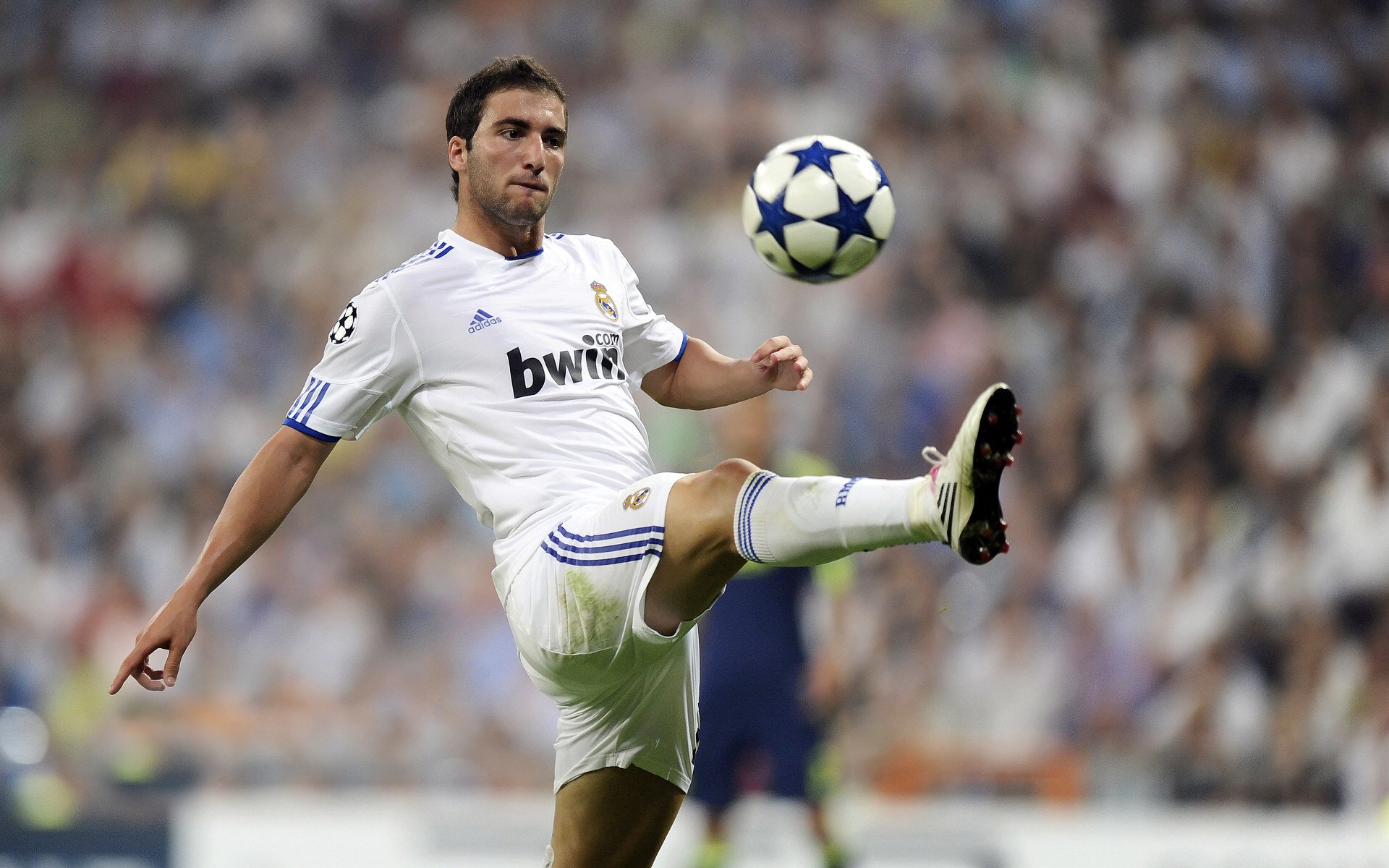 欧战新章，乌克兰新星轻取马赛，阿尔瓦雷斯统治级表现定义全场